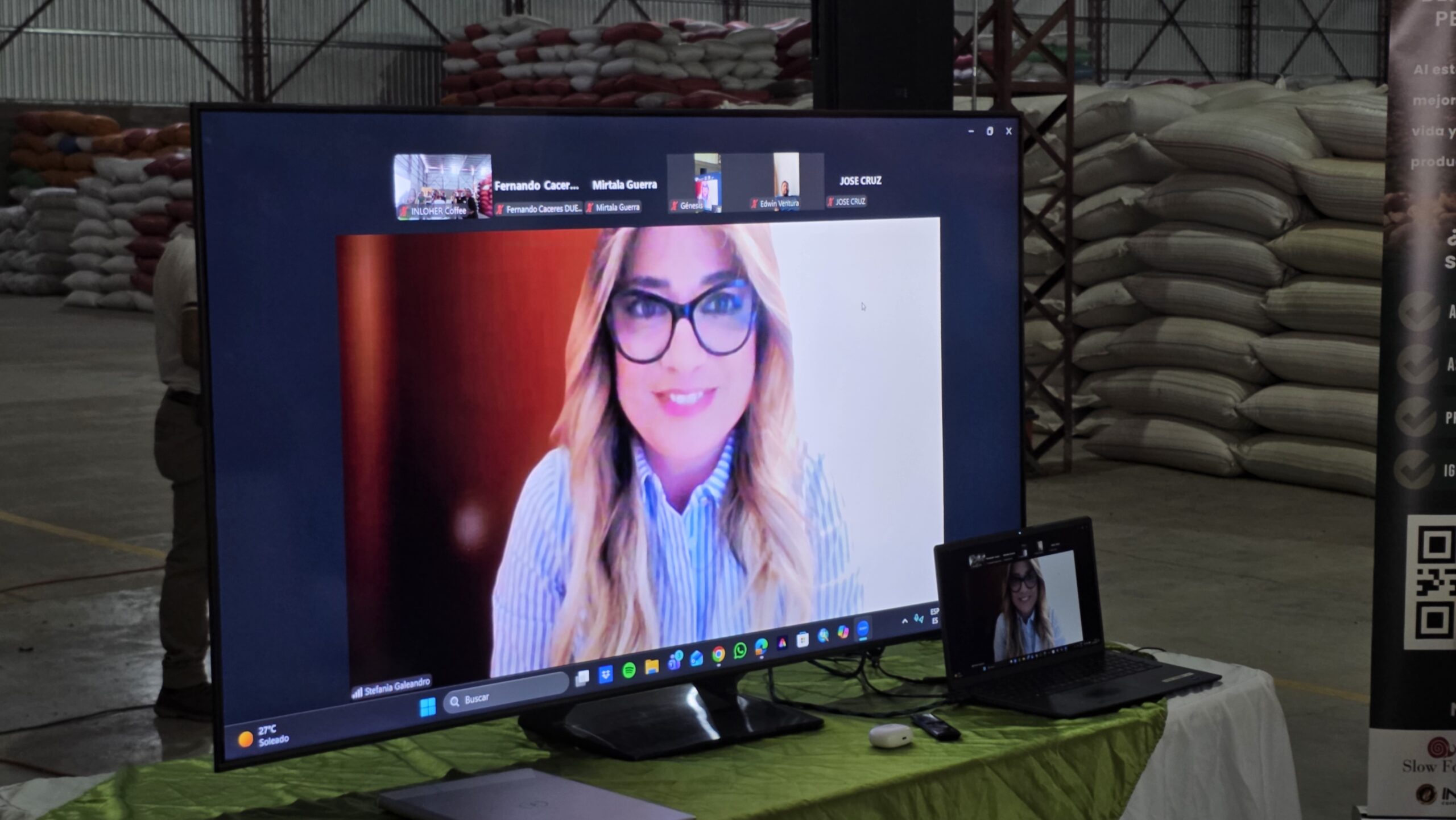 Histórico: primer contenedor de café producido por mujeres hondureñas llega a Europa