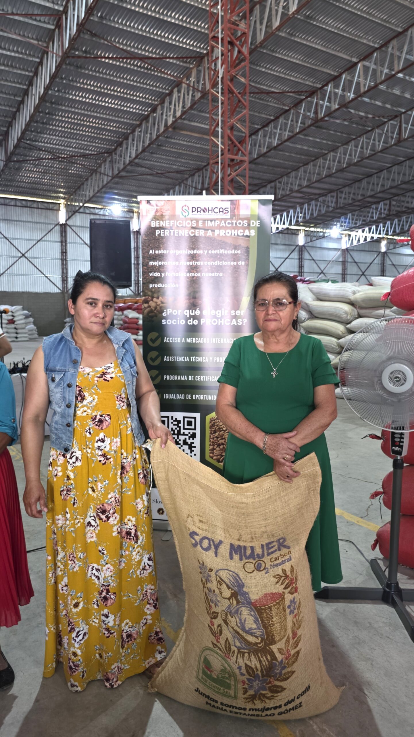 Histórico: primer contenedor de café producido por mujeres hondureñas llega a Europa