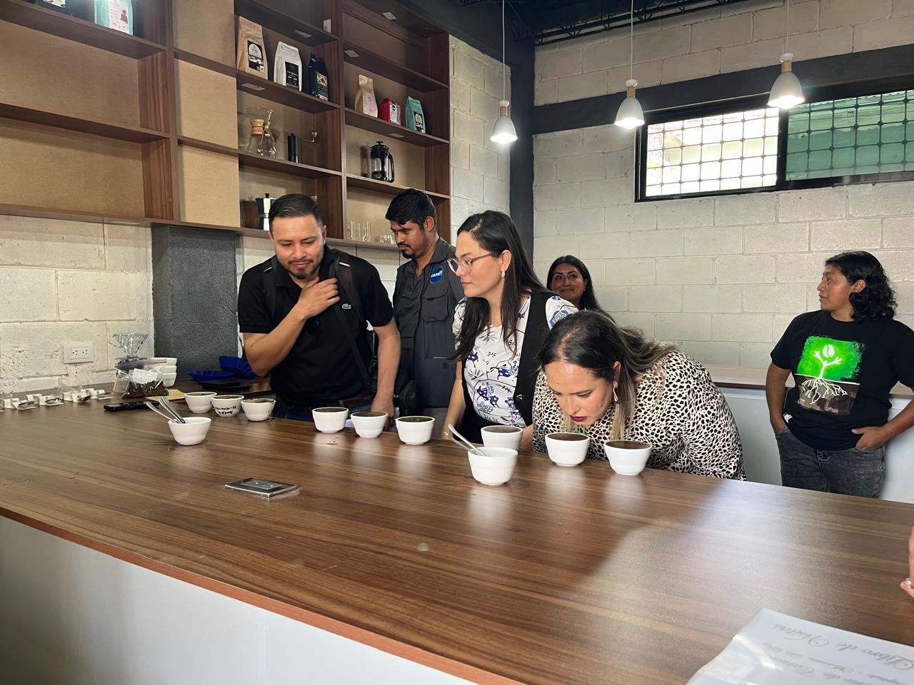 Mujeres caficultoras fortalecen sus conocimientos con la inauguración del primer laboratorio de café para mujeres